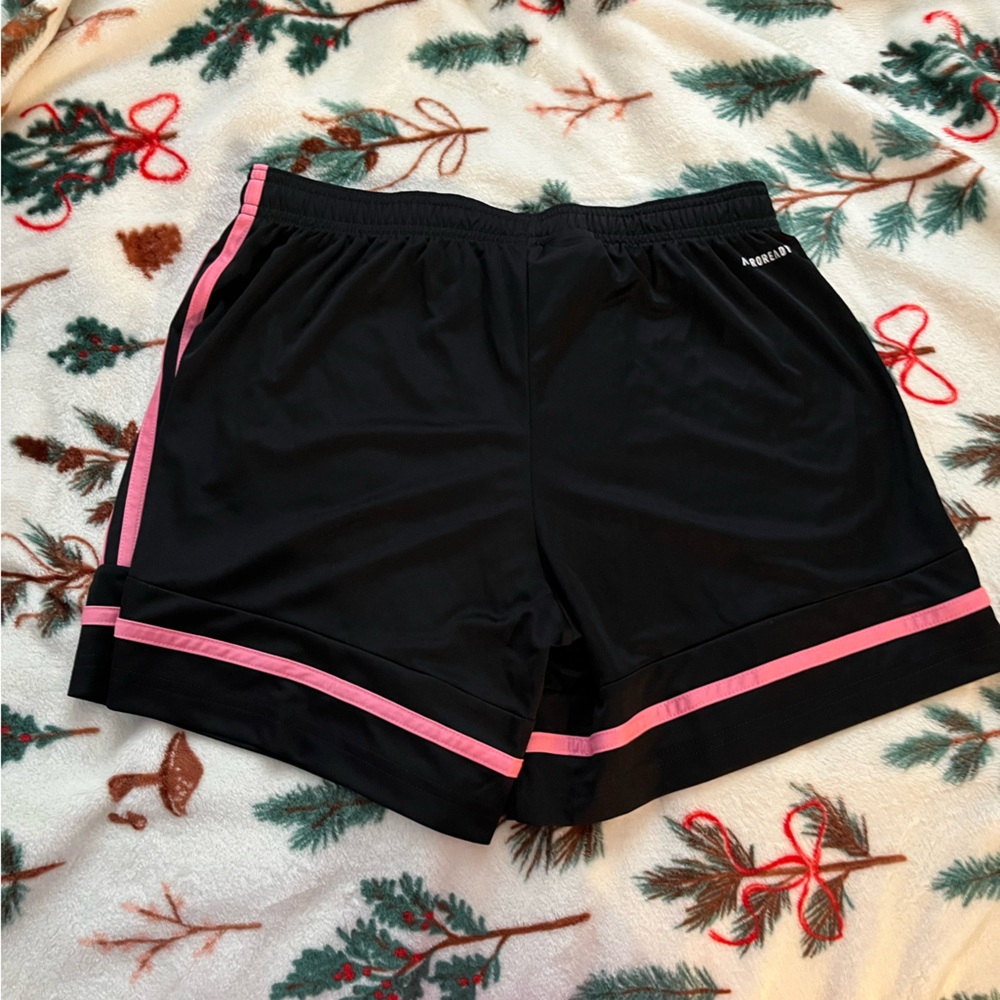Shorts - Picture 2 of 3